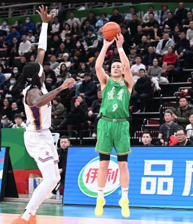 【CBA】终于,辽宁队拥有了自己的卡鲁索(图5) 【CBA】终于,辽宁队拥有了自己的卡鲁索(图5)