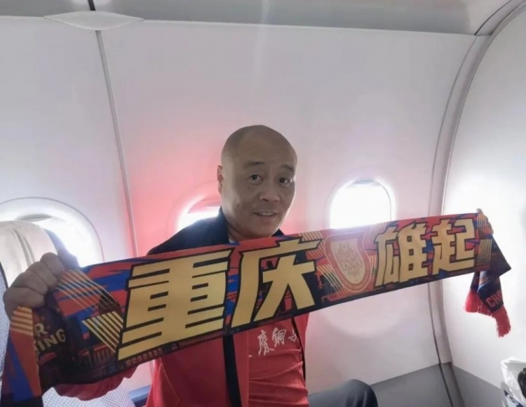 【体育资讯】重庆铜梁龙2025赛季唯一主客场全勤球迷「白洪」的故事(图4) 【体育资讯】重庆铜梁龙2025赛季唯一主客场全勤球迷「白洪」的故事(图4)