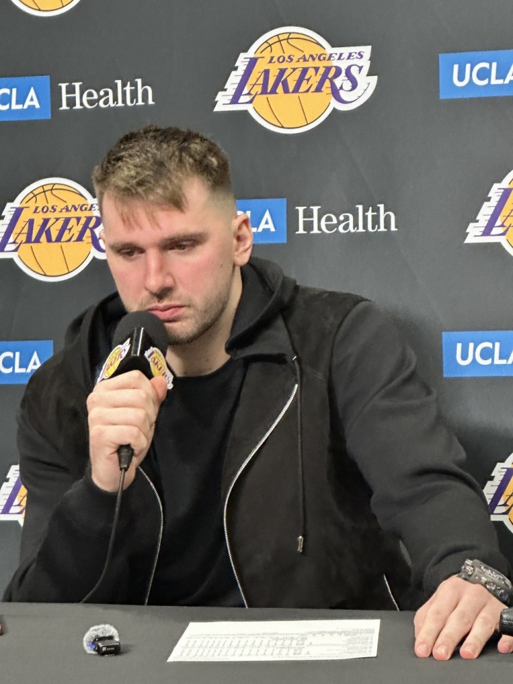 【推荐】东契奇:赢球是所有人的功劳 海斯休赛期增加了挡拆下顺的练习(图1) 【推荐】东契奇:赢球是所有人的功劳 海斯休赛期增加了挡拆下顺的练习(图1)