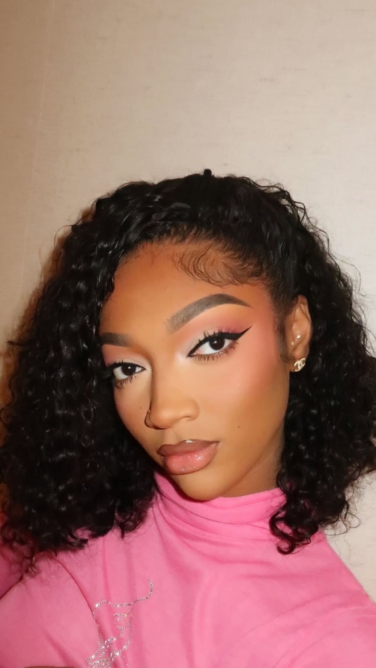 [体育资讯]魔术死忠都得甘拜下风！安吉尔·里斯现身芝加哥观看魔术客场比赛(图2)