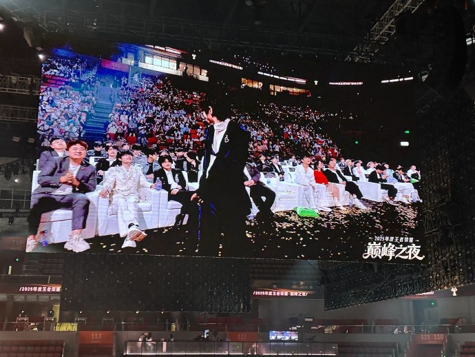 【万博电竞】KPL Theshy！成都AG.一诺连续三年成为年度KPL最受欢迎选手！