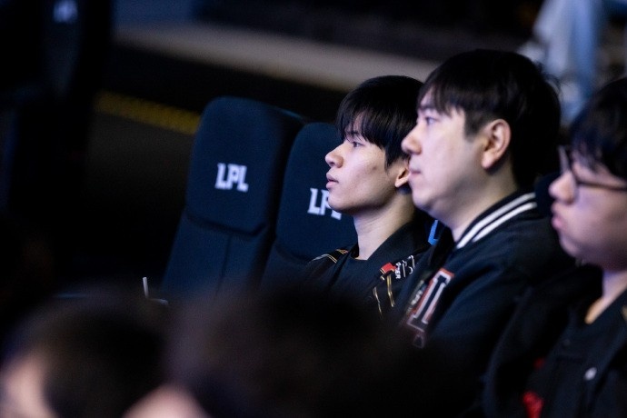 LPL发布选手大会返图:联盟将以更高标准、更严要求迎接新的一年