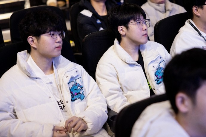 LPL发布选手大会返图:联盟将以更高标准、更严要求迎接新的一年