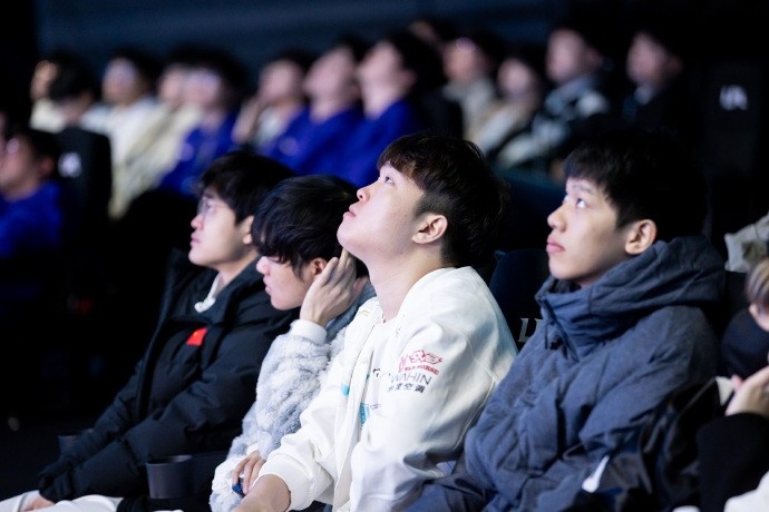 LPL发布选手大会返图:联盟将以更高标准、更严要求迎接新的一年