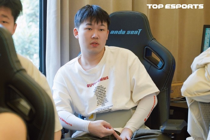 【蜗牛电竞】TES分享队员训练返图:努力备战,磨合进行时