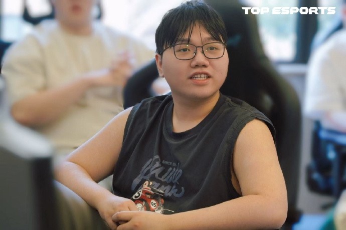 【蜗牛电竞】TES分享队员训练返图:努力备战,磨合进行时