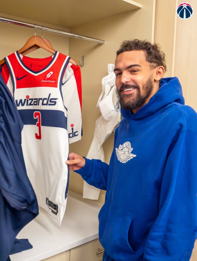 全新的開始！特雷·楊身穿3號球衣現身華盛頓奇才主場