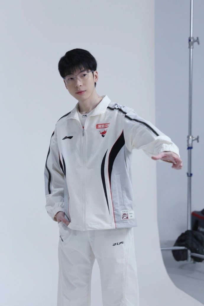 AL发布选手日常返图：定妆照拍摄花絮太suai了呀