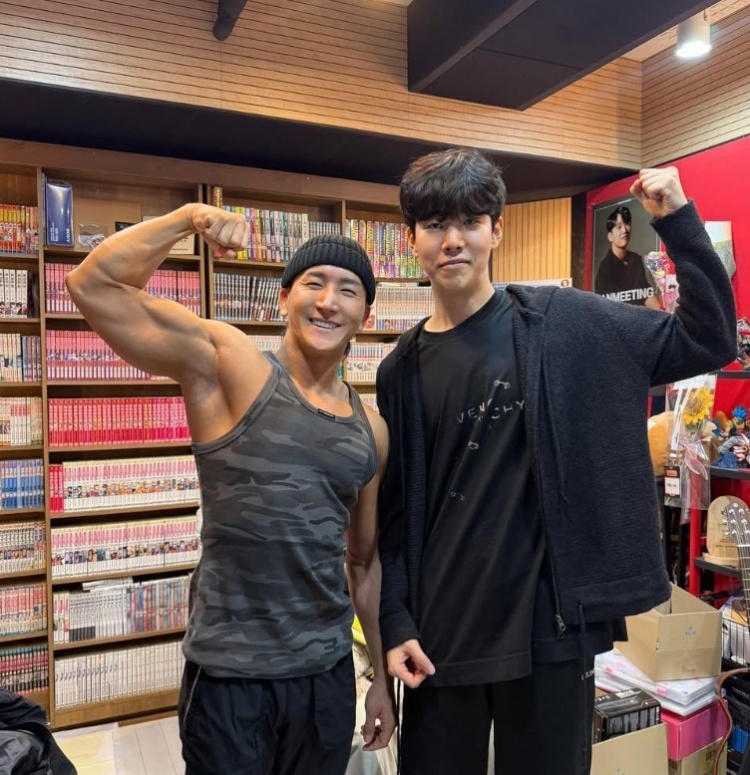 韩国只有这一个健身房嘛🤔健身教练分享和TheShy合照