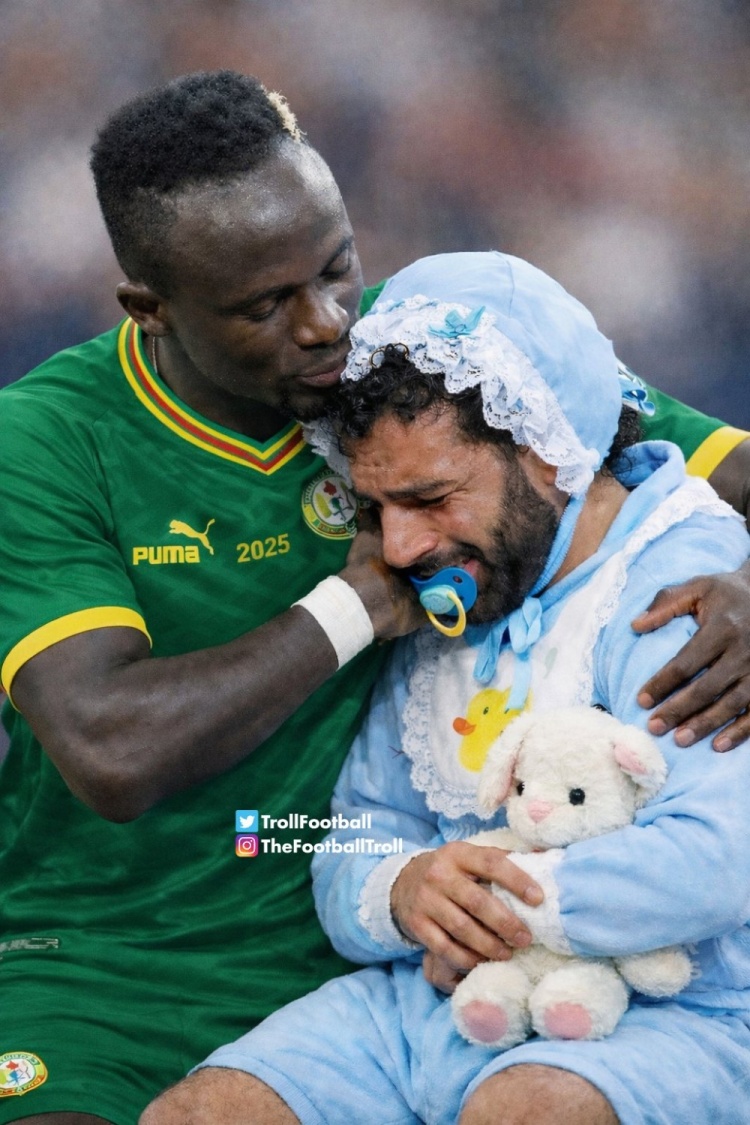 【体育世界】今日趣图：想到要回皇马坐板凳迪亚斯抱着非洲杯冠军痛哭流涕(图9)