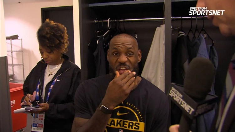 [湖人]詹姆斯：首节的吹罚很紧对方罚了22次 这样就很难建立好防守(图1)