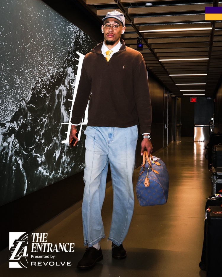 【赛事追踪】洛城德比!湖人官推晒赛前入场照✨✌️:客场比赛✌️ 主场城市(图3) undefined