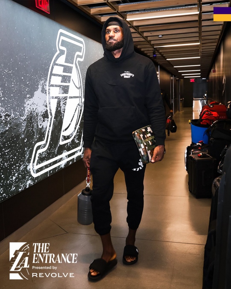 【赛事追踪】洛城德比!湖人官推晒赛前入场照✨✌️:客场比赛✌️ 主场城市(图2) 【赛事追踪】洛城德比!湖人官推晒赛前入场照✨✌️:客场比赛✌️ 主场城市(图2)