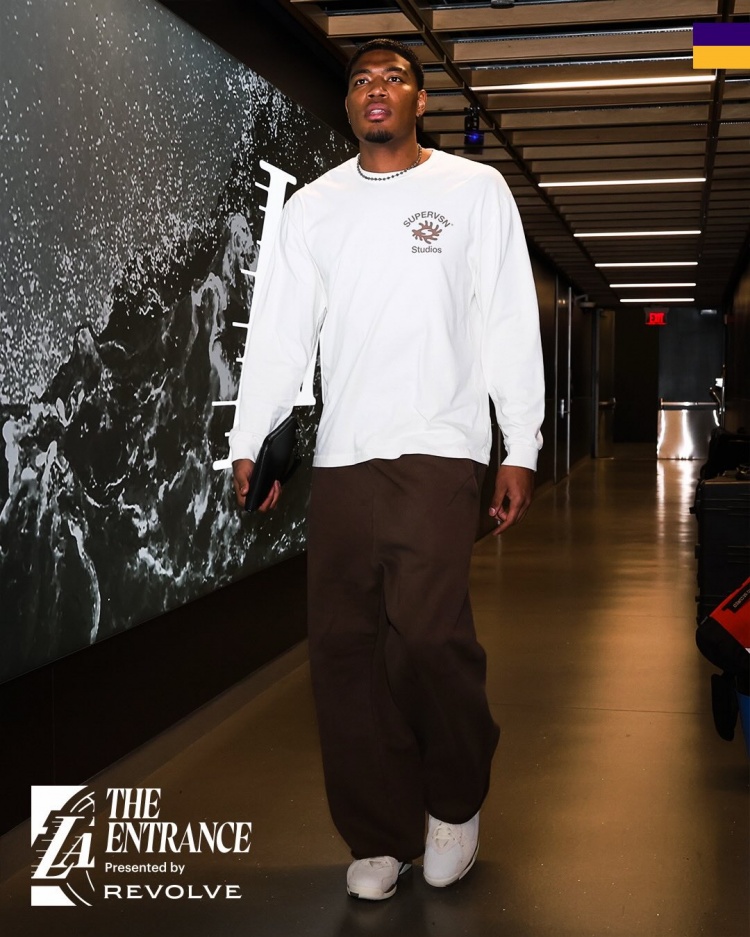 【赛事追踪】洛城德比!湖人官推晒赛前入场照✨✌️:客场比赛✌️ 主场城市(图4) undefined