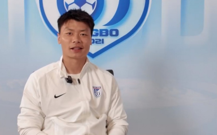 【中国足球】罗竞：感谢大连英博俱乐部对我的赏识，全力以赴争取首发位置(图1)