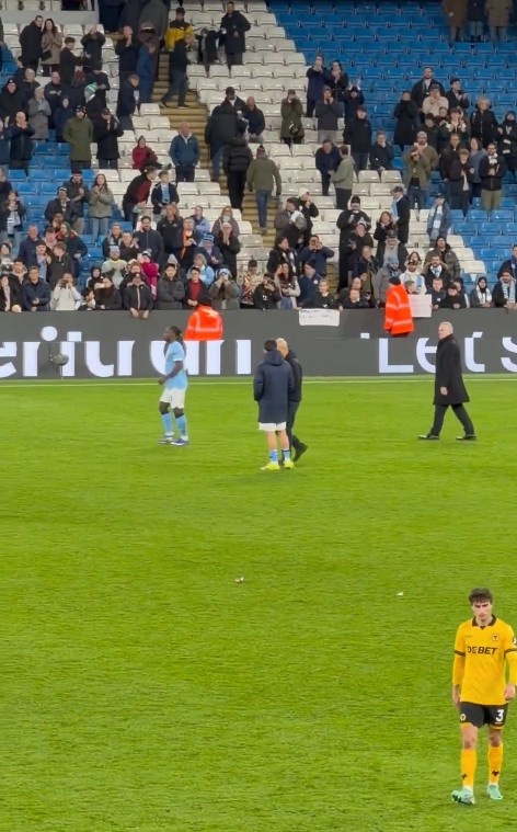 记者：曼城2-0战胜狼队赛后，瓜帅对谢尔基进行了特别的指导