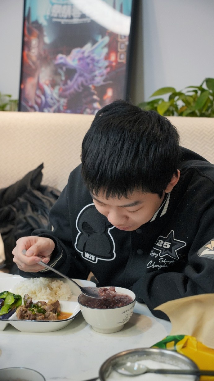 【万博电竞】腊八快乐!LNG分享选手照:给哥几个准备了腊八粥腊八蒜~“粥”到