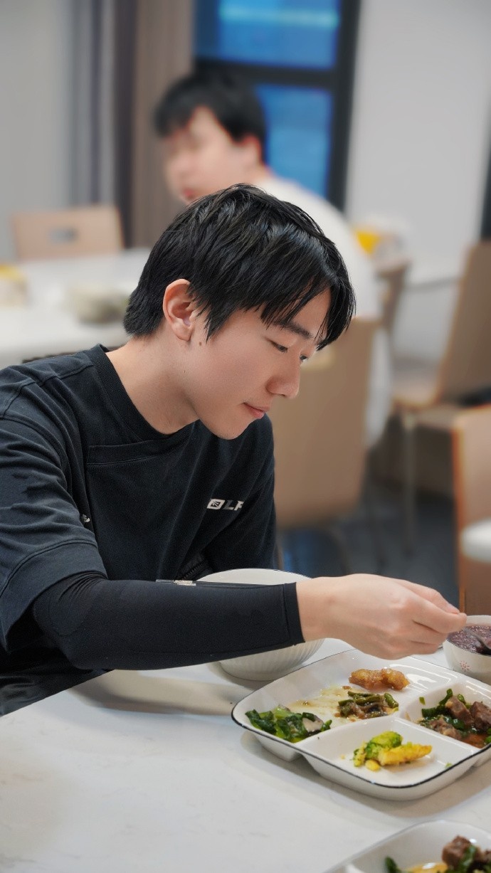 【万博电竞】腊八快乐!LNG分享选手照:给哥几个准备了腊八粥腊八蒜~“粥”到