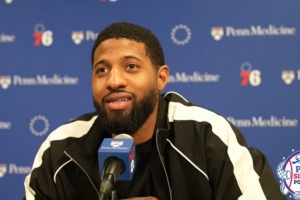 保罗·乔治发挥出色，带领76人击败雄鹿，追平队史纪录