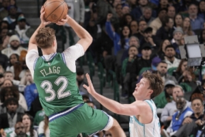 黄蜂客场惊险击败独行侠！新秀克尼佩尔赞弗拉格掌控全场