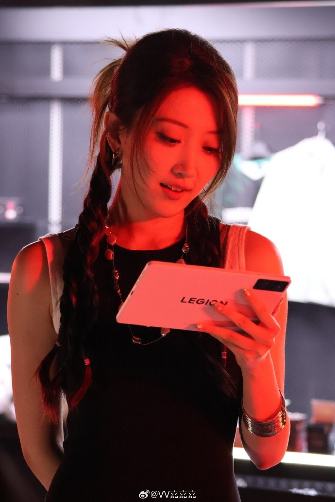 无畏契约主持唯嘉分享第一周工作照：第二周没有工作，第三周再见