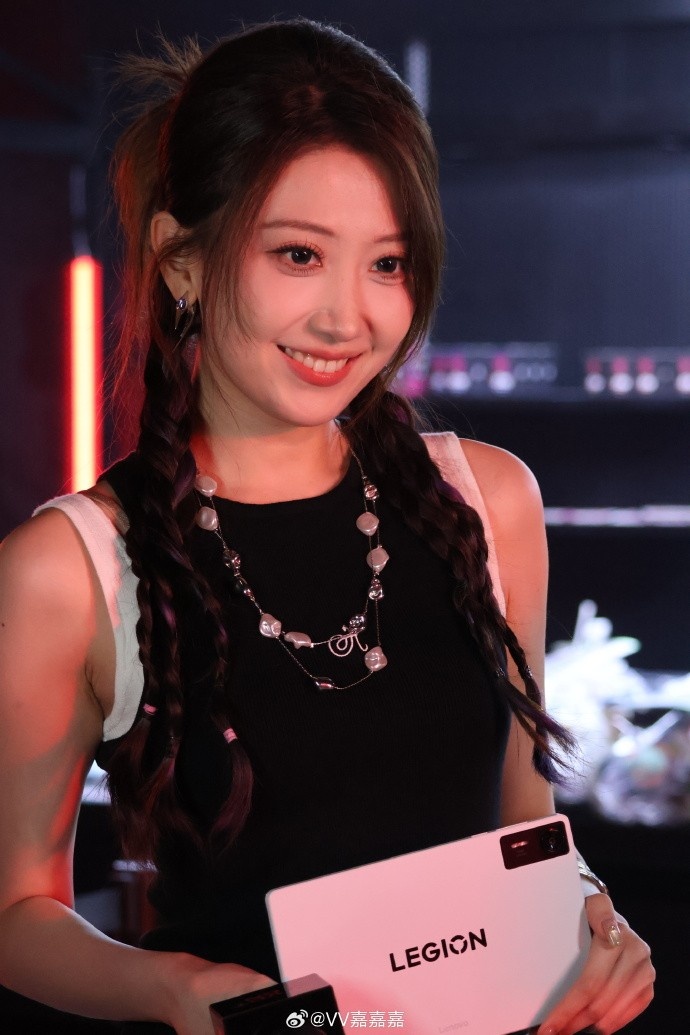 无畏契约主持唯嘉分享第一周工作照：第二周没有工作，第三周再见