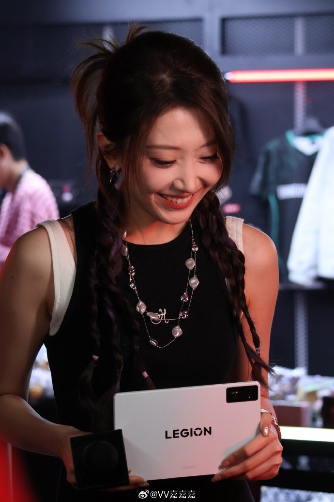 无畏契约主持唯嘉分享第一周工作照：第二周没有工作，第三周再见