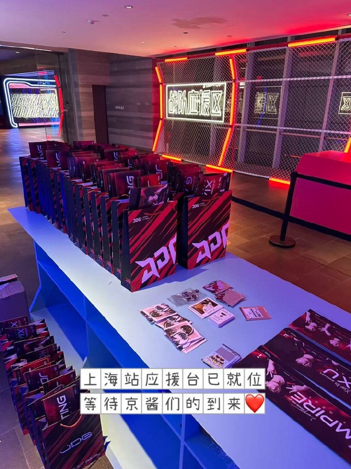 JDG分享一月战队返图：Hello今年第一集 幸福是无数个瞬间的总和