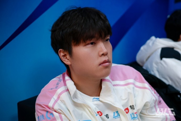 【万博电竞】不敌TES后BLG发布赛场返图:深察自省,笃行不息