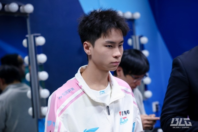 不敌TES后BLG发布赛场返图：深察自省，笃行不息