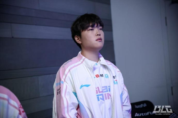 不敌TES后BLG发布赛场返图：深察自省，笃行不息