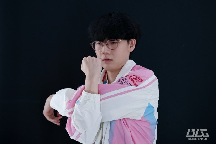 不敌TES后BLG发布赛场返图：深察自省，笃行不息