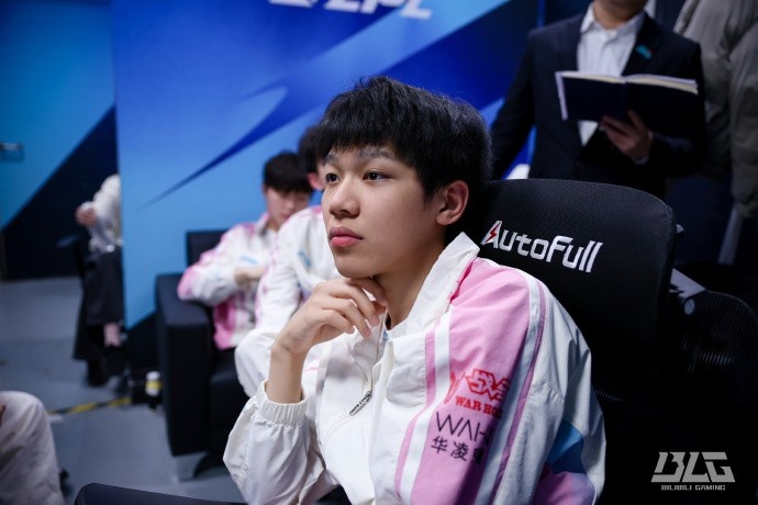 不敌TES后BLG发布赛场返图：深察自省，笃行不息