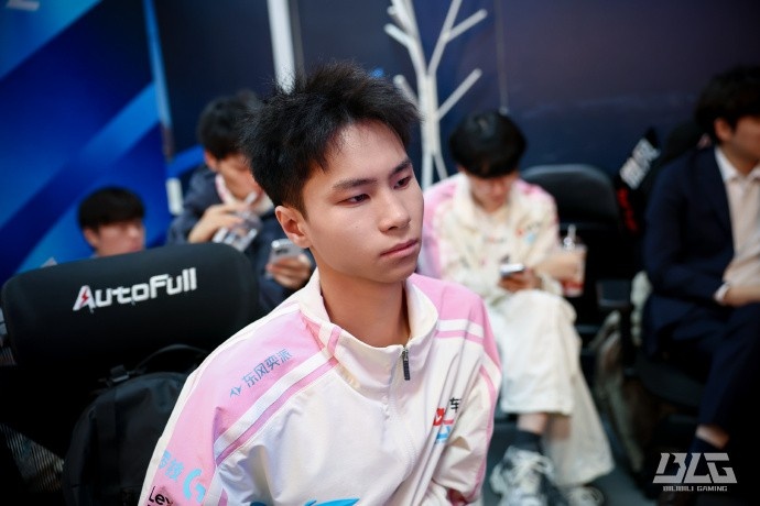 不敌TES后BLG发布赛场返图：深察自省，笃行不息