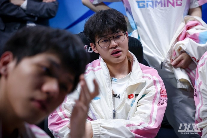 不敌TES后BLG发布赛场返图：深察自省，笃行不息