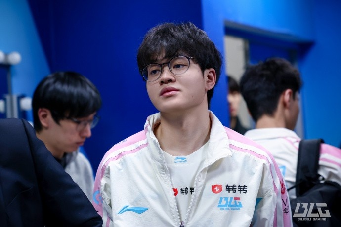 不敌TES后BLG发布赛场返图：深察自省，笃行不息