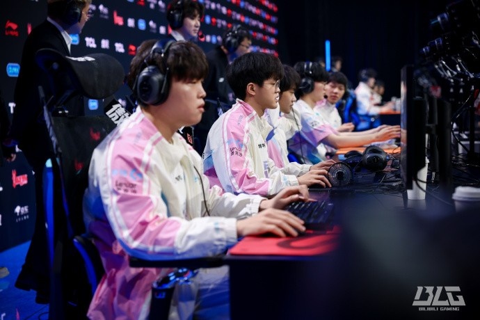 不敌TES后BLG发布赛场返图：深察自省，笃行不息