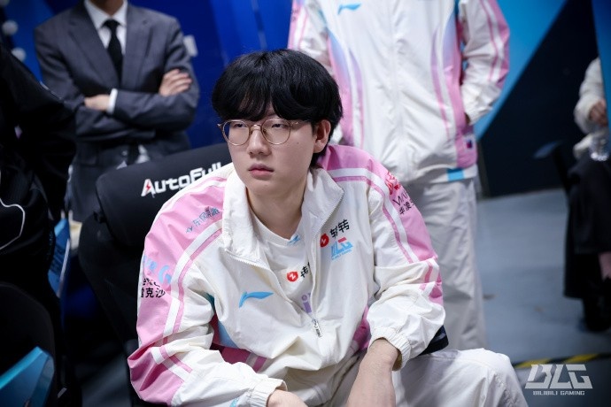 不敌TES后BLG发布赛场返图：深察自省，笃行不息