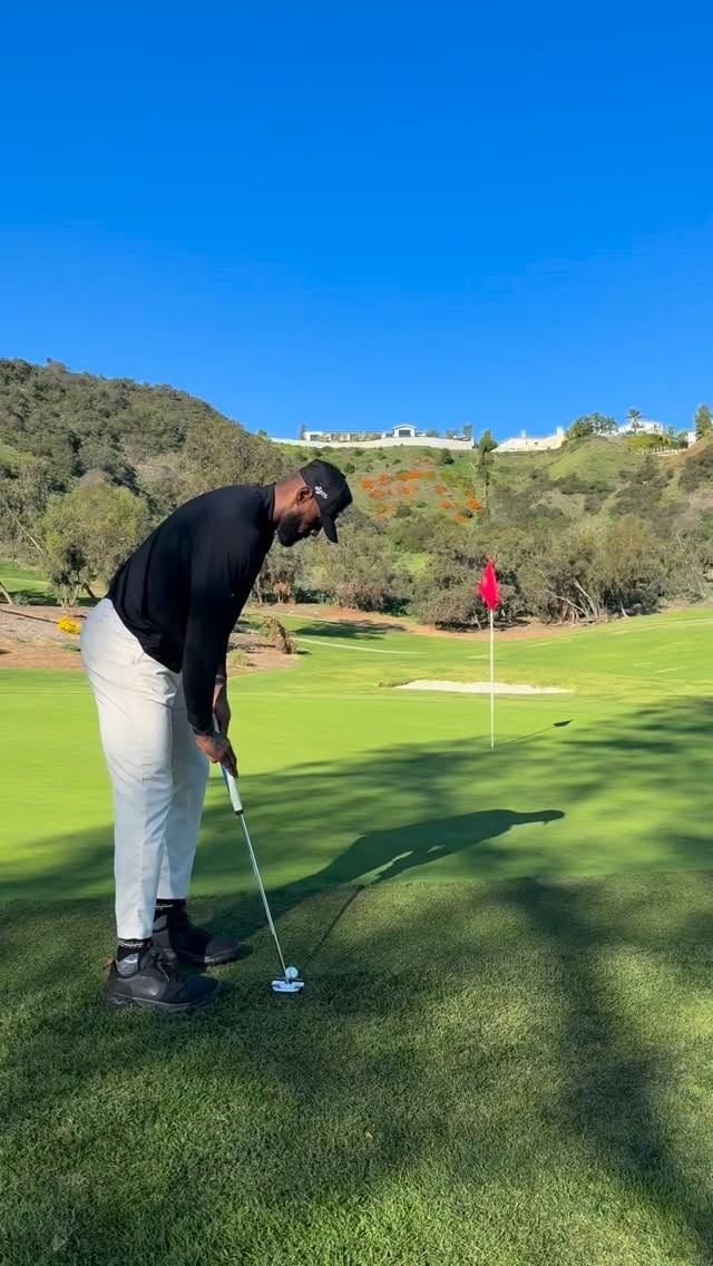 [有道理嘛?]詹姆斯：我热爱挑战 在高尔夫球场上我不会被打扰 这是很酷的运动(图1)