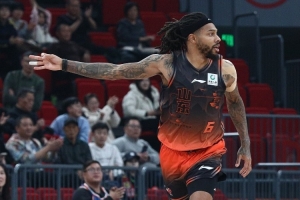 CBA山东逆转广州赢得关键胜利