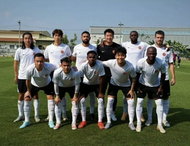[足球]奋进·2026 热身赛｜辽宁铁人0-4不敌水原FC(图1)