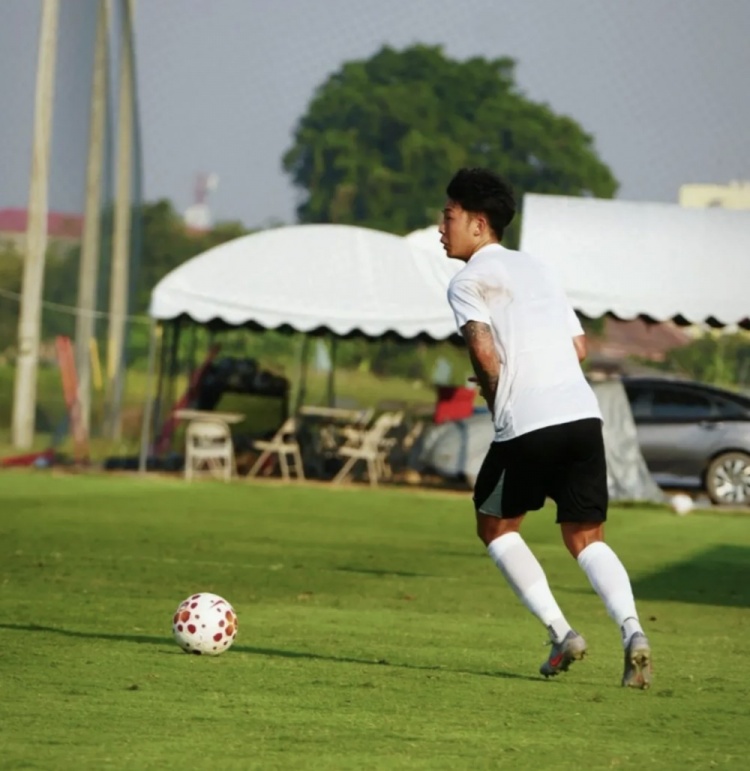 [足球]奋进·2026 热身赛｜辽宁铁人0-4不敌水原FC(图2)