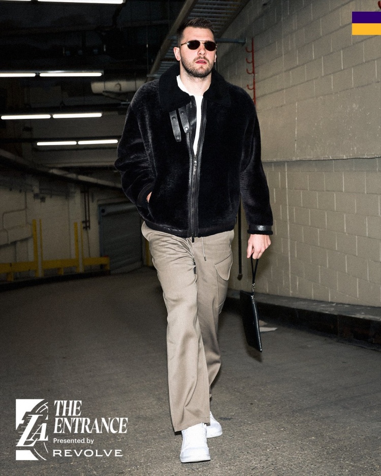 造访大苹果城！湖人官推晒赛前入场照 东契奇詹姆斯领衔