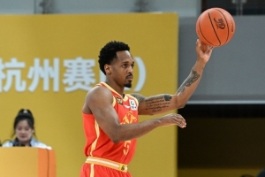 广厦男篮末节失灵，不敌吉林收官落败