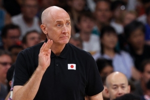 日本男篮主帅汤姆·霍瓦斯解约
