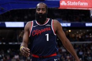 哈登生涯易主：从篮网到骑士的坎坷之路