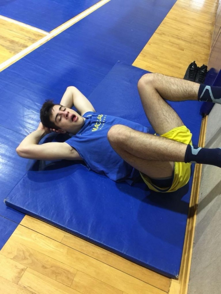 [篮球]开拓者官微晒照：阿夫迪亚 一个有着大大梦想的小男孩(图2)