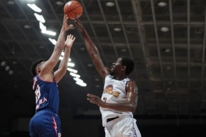 盐南苏科雄狮惊险战胜香港金牛 完美收官补赛日