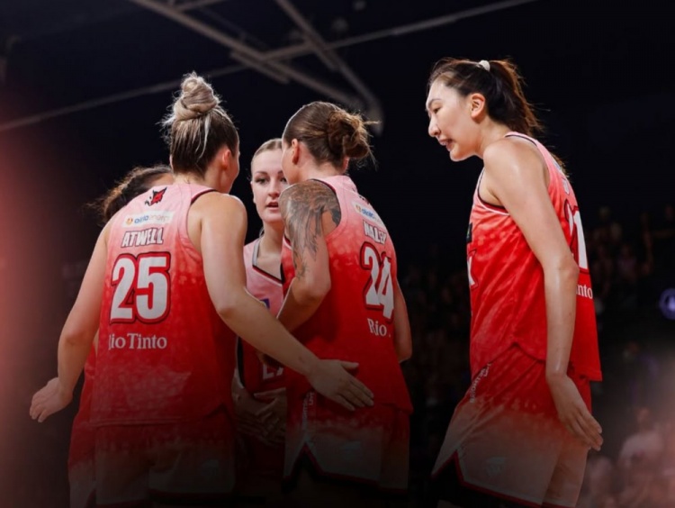 全能数据！韩旭12中6砍下14分10板4助3抢断2封盖 助珀斯山猫赢球