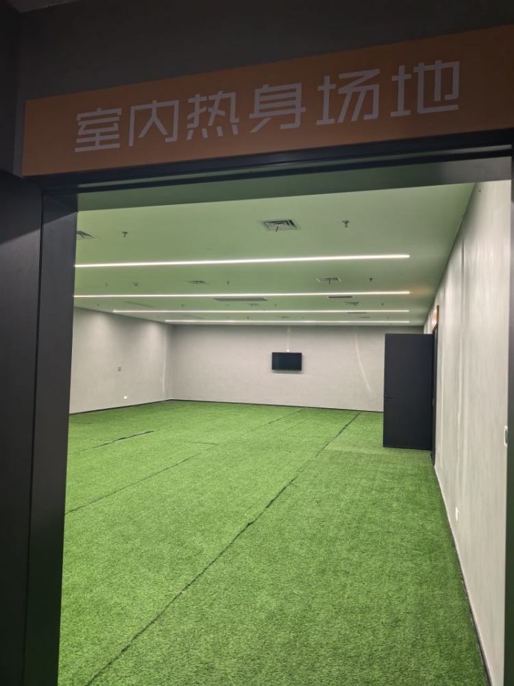 【有趣体育】渝媒：铜梁龙主场龙兴足球场可容纳6万人，更衣室内可以热身(图2)